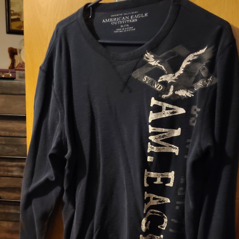 American Eagle Outfitters Men's Navy Graphic Long Sleeve Tee